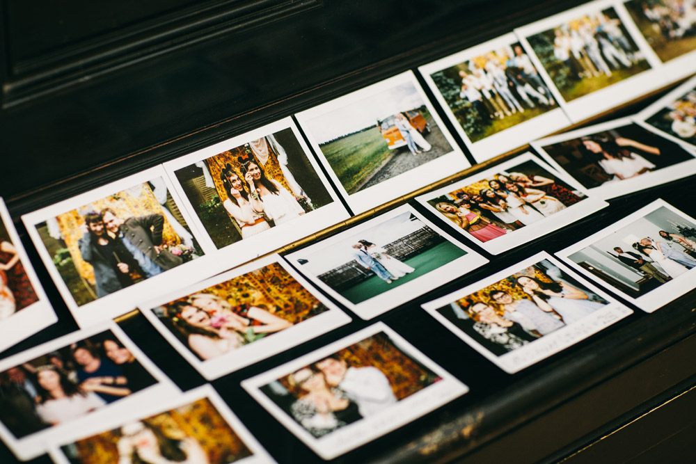 Foto siena Polaroid kāzās