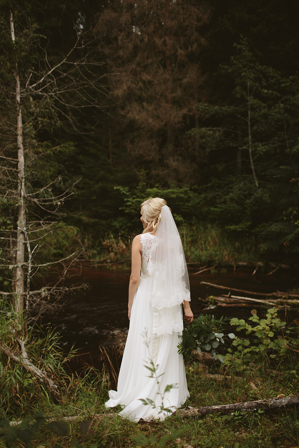 8-forest-wedding-bride-Latvia